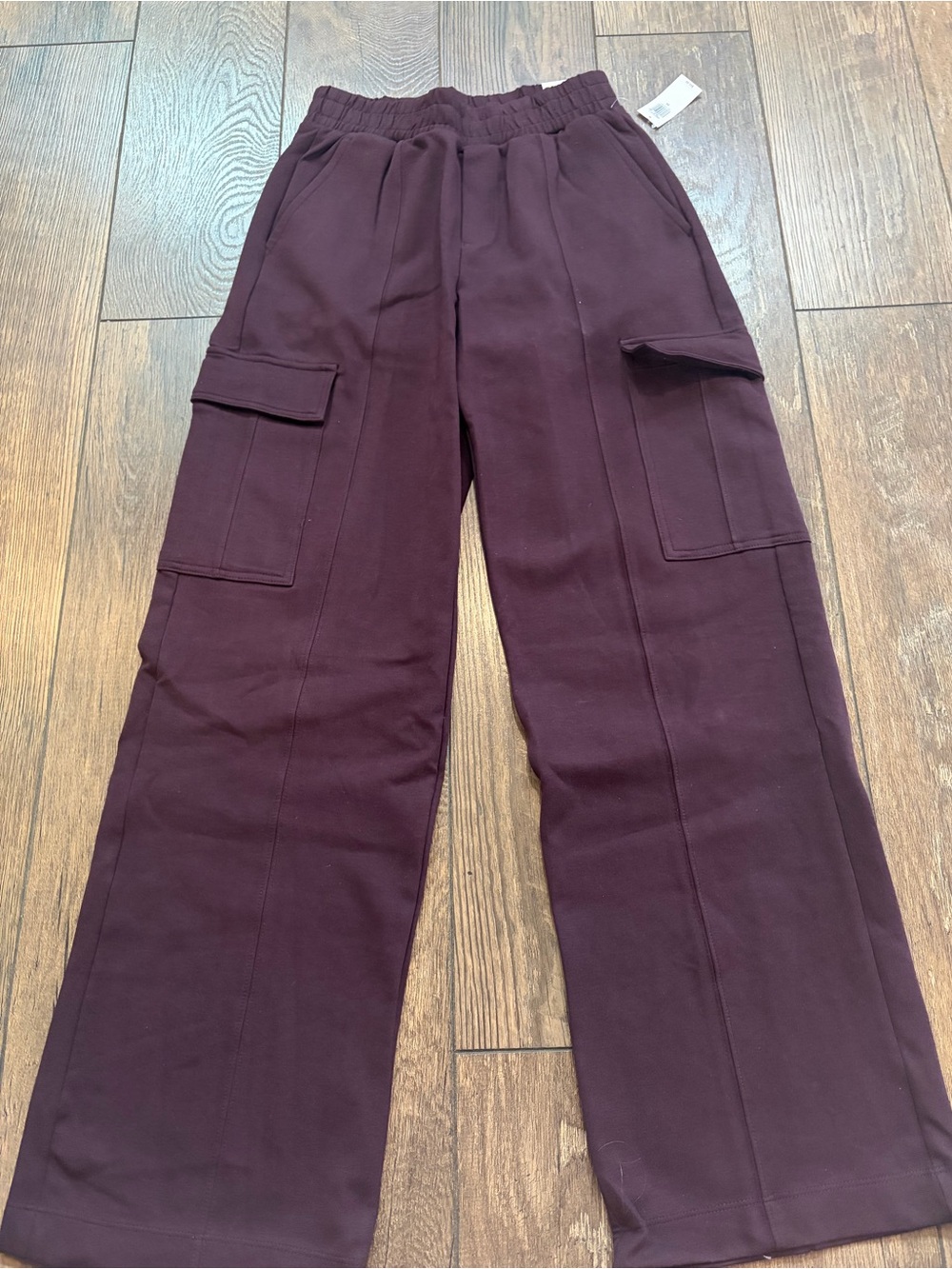Women's Wide-Leg Cargo Joggers in Deep Plum
